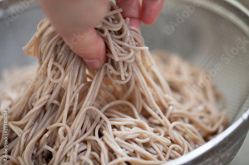 ザルで洗った冷たい蕎麦 photo