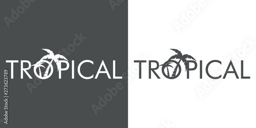 Logotipo abstracto con texto TROPICAL con palmeras en gris y blanco