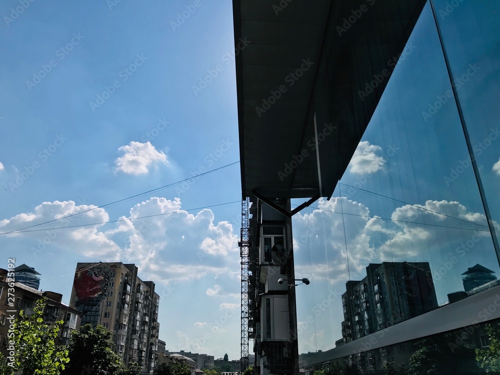 Naklejka premium Summer’s Skyscraper 
