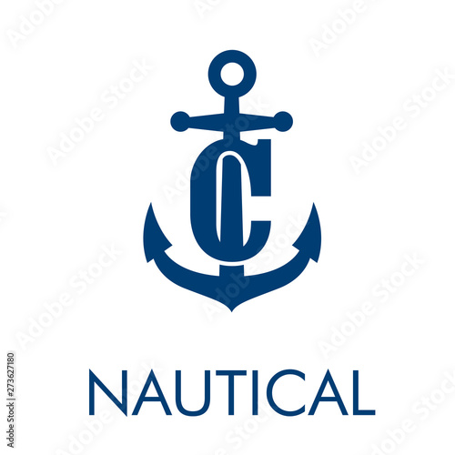 Logotipo abstracto con texto NAUTICAL con letra C en ancla en color azul