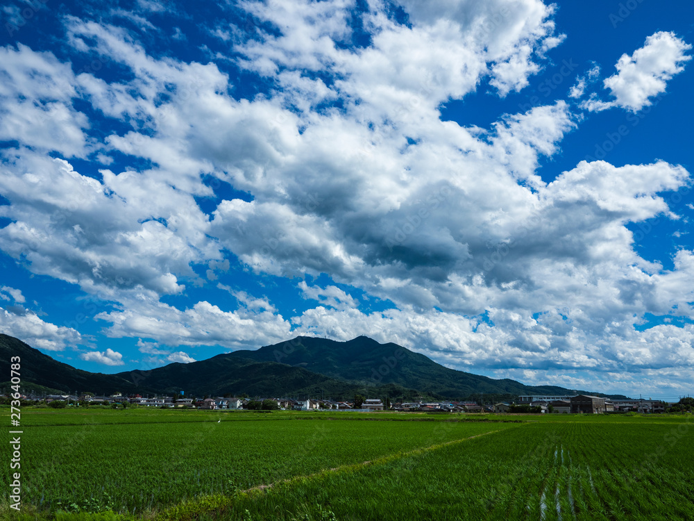 真壁側からの筑波山と雲、初夏青空