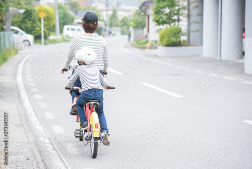 Wallpaper Mural 自転車に乗る親子 Torontodigital.ca