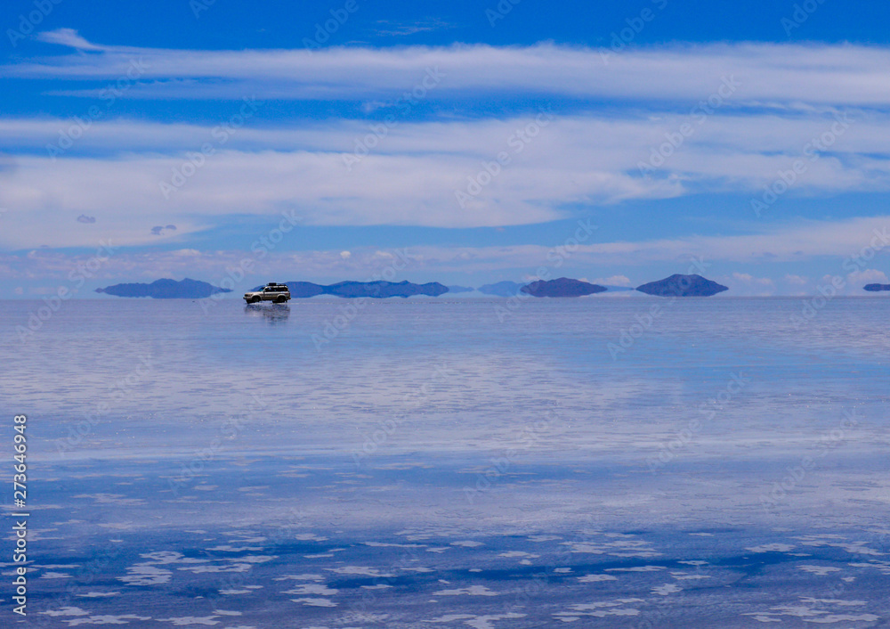 Fototapeta premium Jeep tours for salt flats in Salar de Uyuni desert in Bolivia