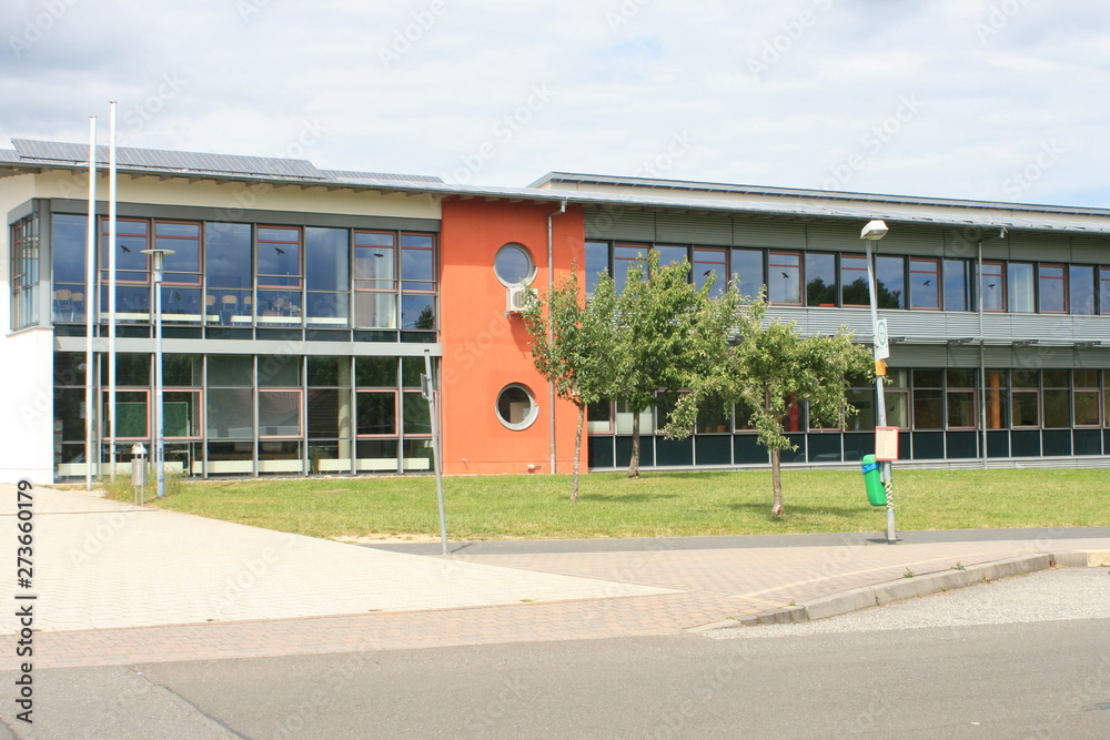 Naklejka premium Schule , Schulgebäude