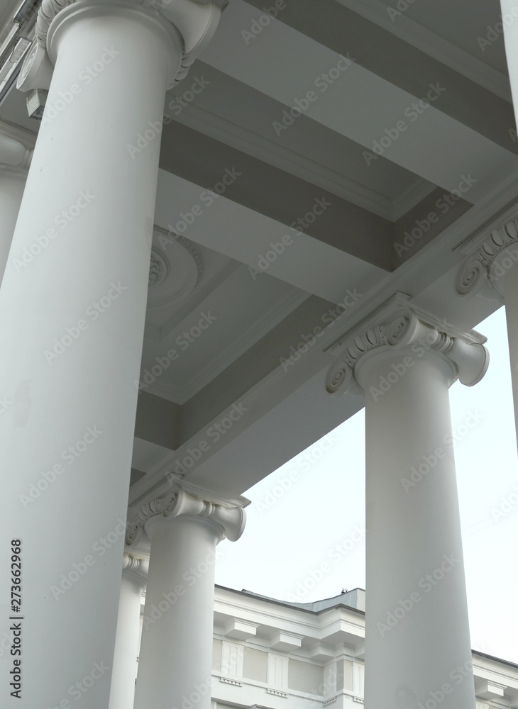 Elements of classical architecture, columns