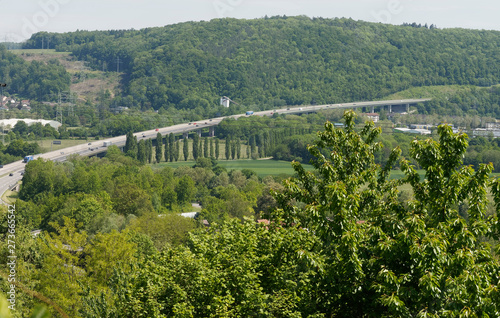 Lörrach. Le pont de l'autoroute en direction de Rheinfelden au bas du château de Rhotelin photo