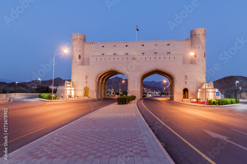 Evening of the road passing through the Bahla Gate in Oman