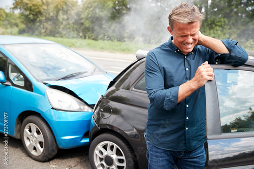 Canvastavla Mature Male Motorist With Whiplash Injury In Car Crash Getting Out Of Vehicle