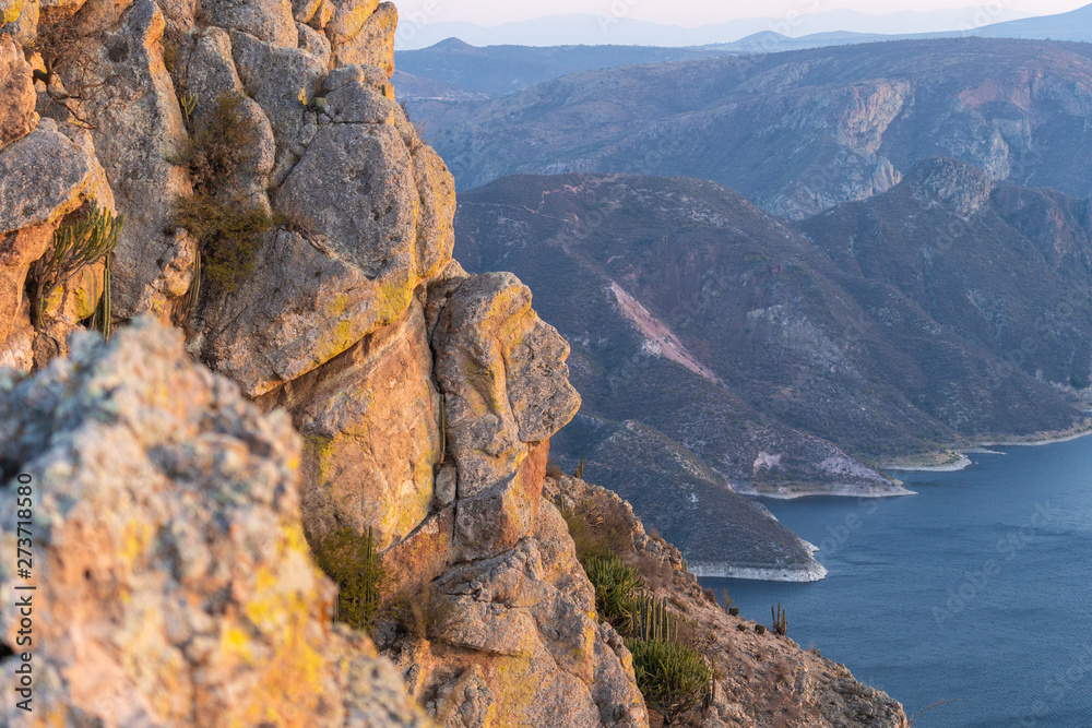 Mirador el Vigilante en la Presa de Zimapán en Hidalgo, México