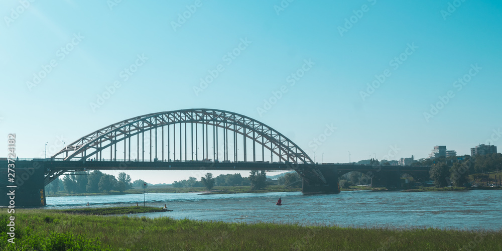 Obraz premium The Waal Bridge in Nijmegen, The Netherlands