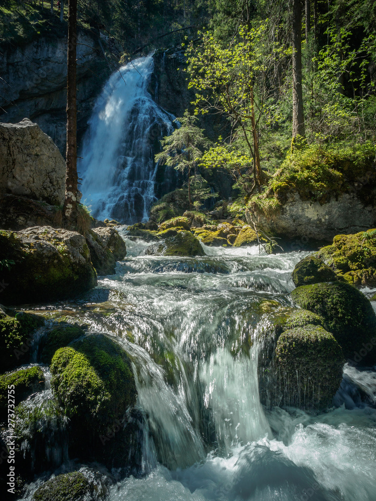 Φωτογραφία The Gollinger Waterfall near Hallein in Salzburg Austria in spring