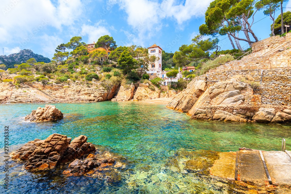 Φωτογραφία View of beach and small castle in Fornells village, Costa Brava, Spain