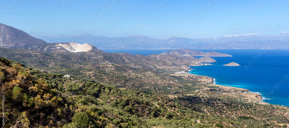 Obraz premium View of the bay from a height