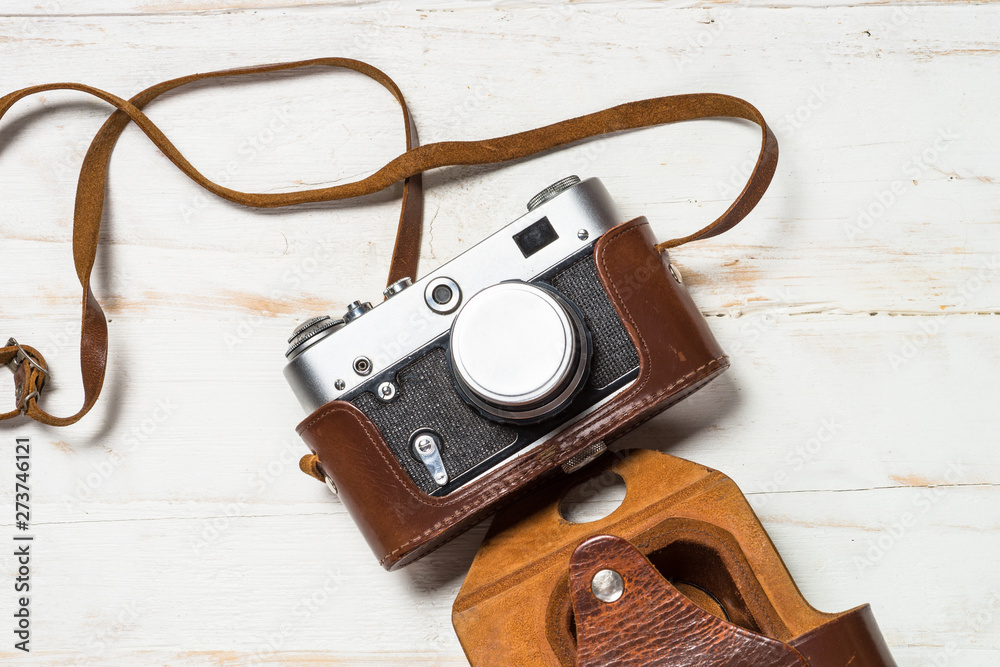 Obraz premium Old film camera on white background.