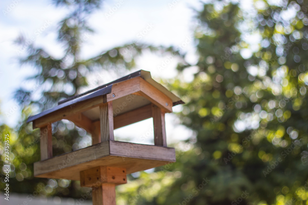 Dirty, dirty house for the birds. Animal feed pan Dirty, dirty house for the birds. Animal feed pan