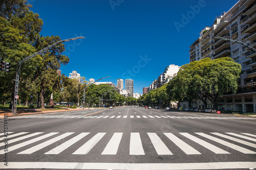 Fotografie, Obraz Pedestrian crossing over Av