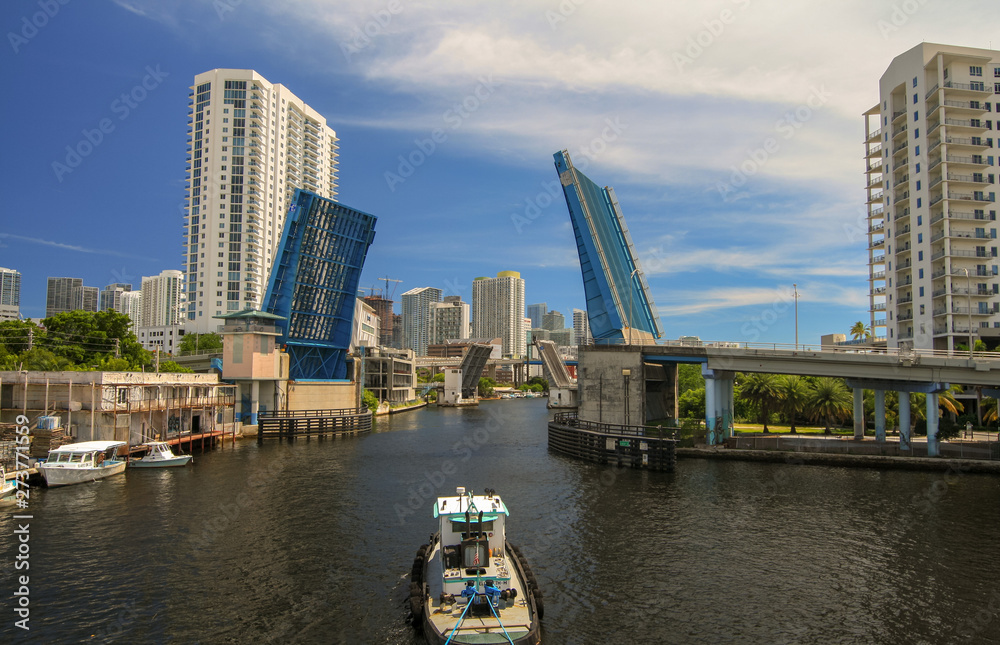 Fototapeta premium most na rzece miami