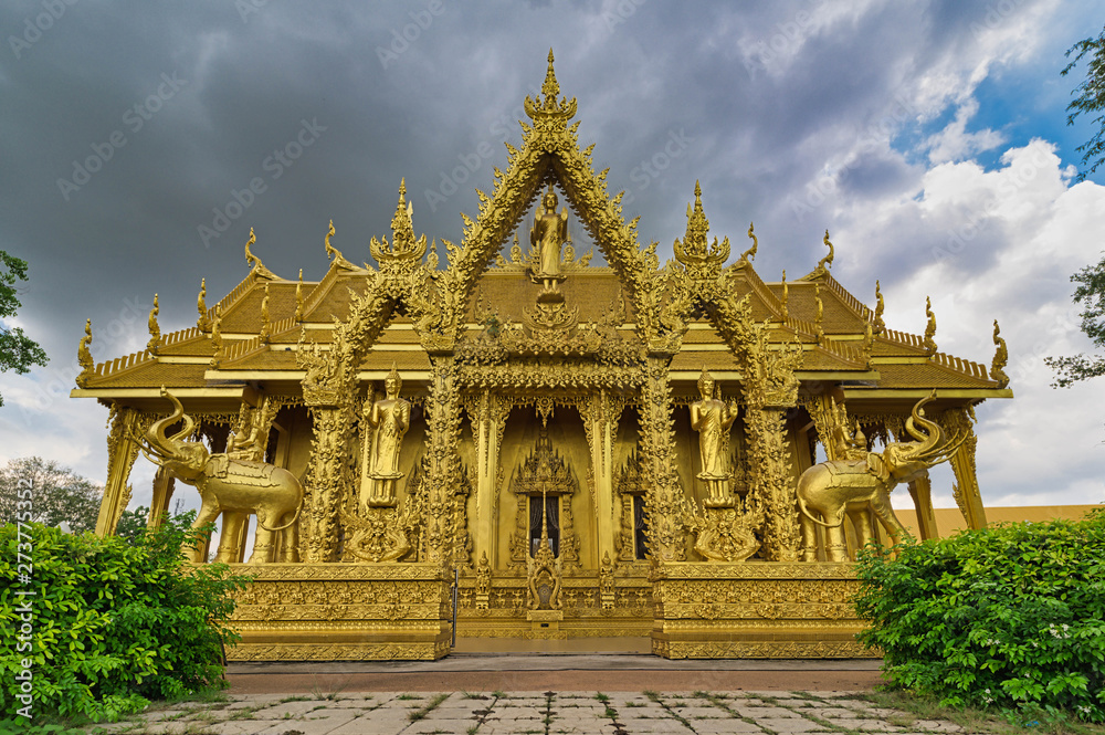Wat Paknam Jolo, Chachoengsao, Thailand : The architecture of Thailand belonging to Buddhism is decorated with all gold colors. Take a picture when the background has a very covered sky. Wat Paknam Jolo, Chachoengsao, Thailand : The architecture of Thailand belonging to Buddhism is decorated with all gold colors. Take a picture when the background has a very covered sky.