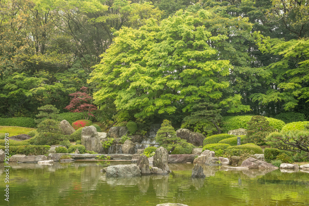Der japanische Garten im Ohori Park in Fukuoka Der japanische Garten im Ohori Park in Fukuoka