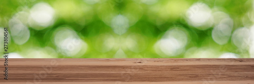 Table and nature ball bokeh background material. テーブルと自然の玉ボケの背景素材