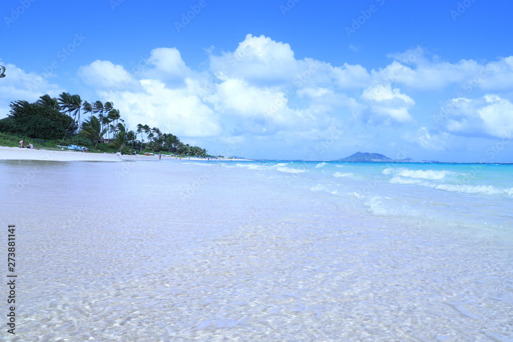 ハワイ ラニカイビーチ 青く綺麗な空 海 遠浅の綺麗な砂浜 Stock Photo Adobe Stock