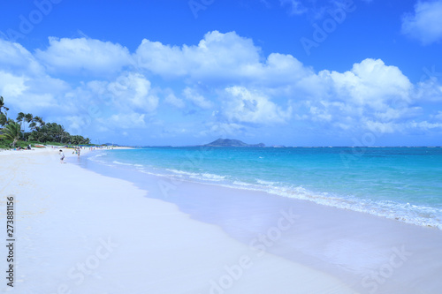 ハワイ：ラニカイビーチ 青く綺麗な空・海、遠浅の綺麗な砂浜