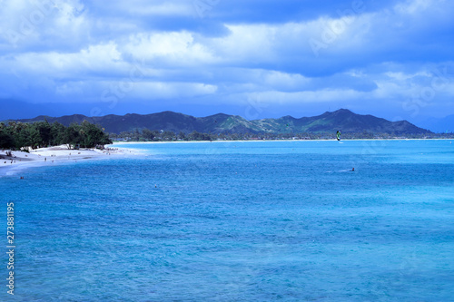 ハワイ：カイルアビーチ 青く綺麗な空・海、遠浅の綺麗な砂浜を一望