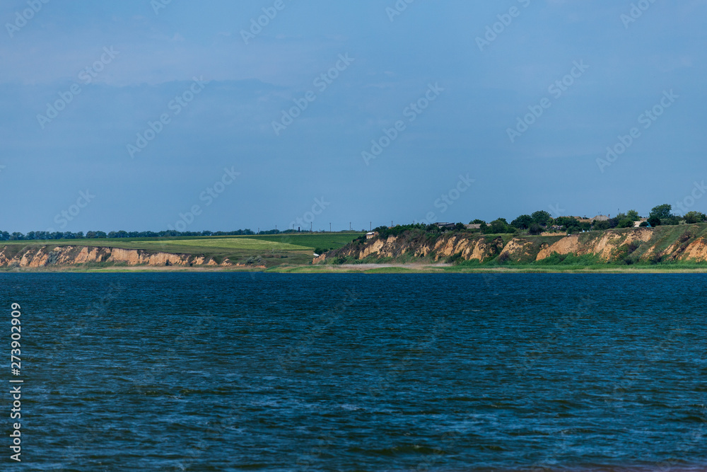 Naklejka premium shore at mountainzone