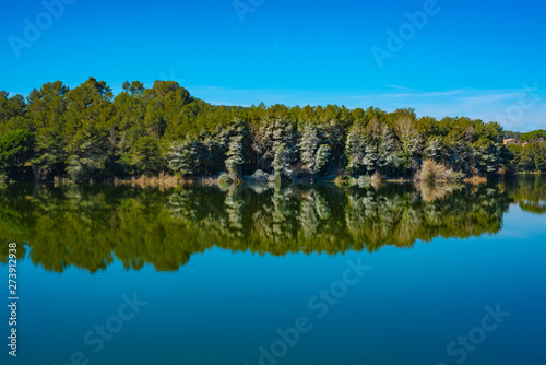 Reflejos en el pantano de Foix