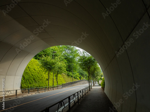 トンネル内と外の風景