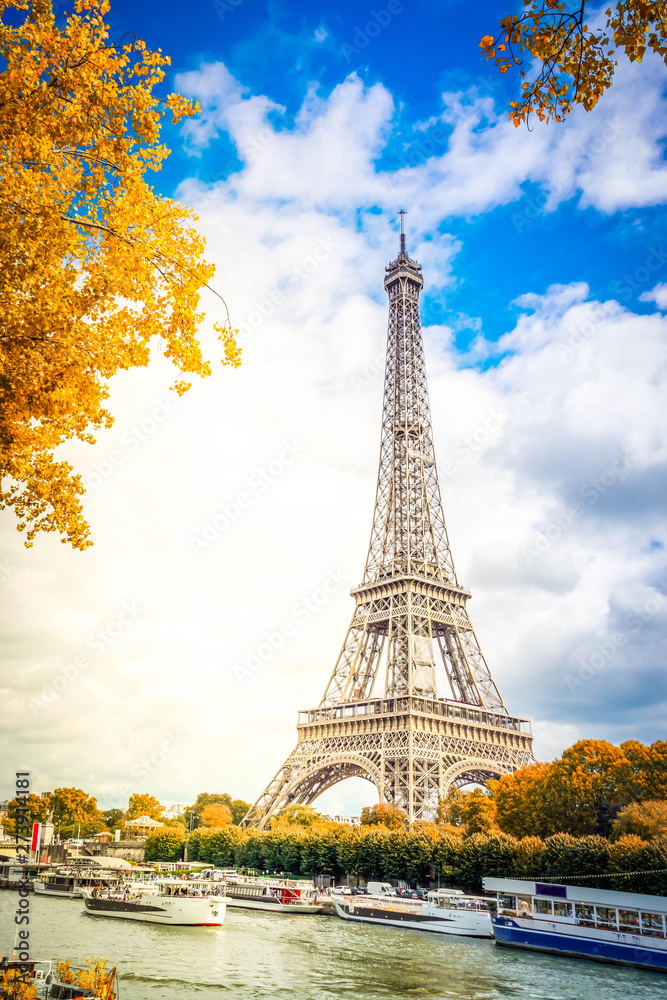 eiffel tour over Seine river