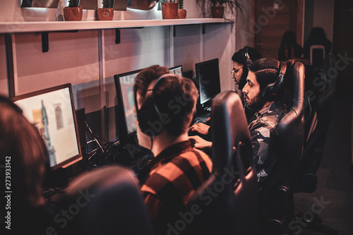 Canvas Print Photo of cyber sport progress - team of teenagers are playing videogames