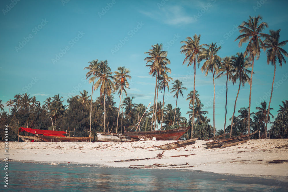 Obraz premium Fishing boats at tropical island Zanzibar