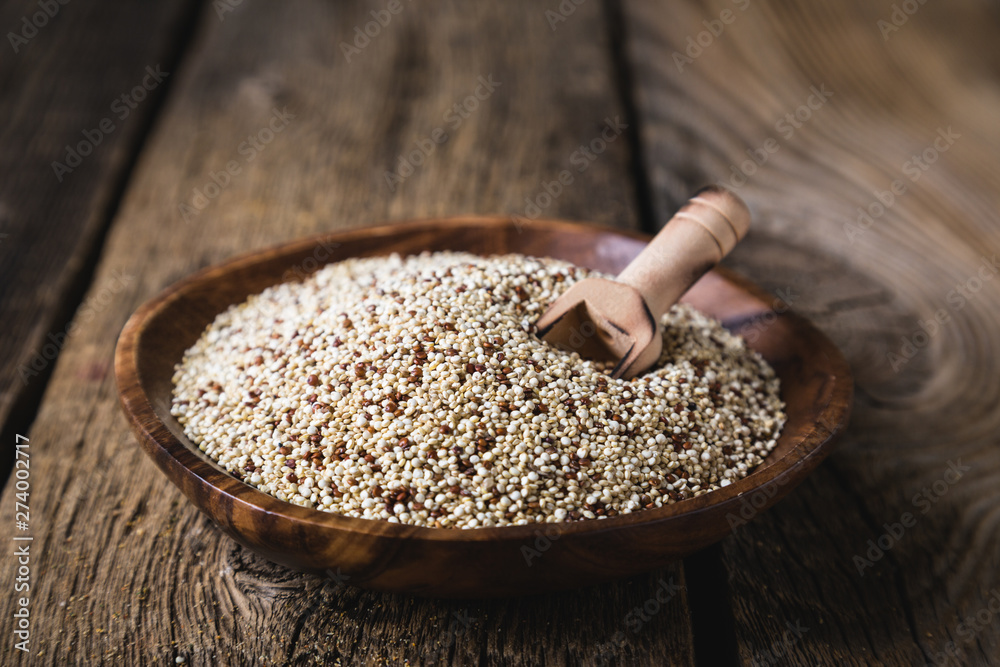 Quinoa seeds on a wooden table - obrazy, fototapety, plakaty 