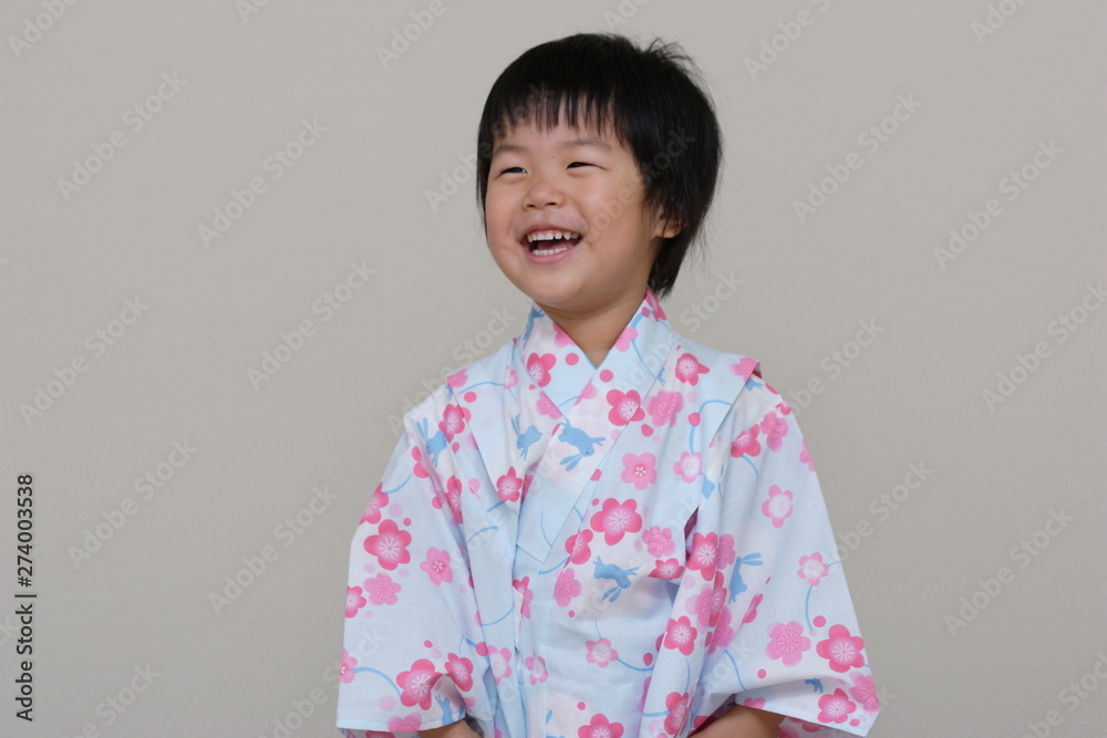 可愛い浴衣姿の女の子の子供 可愛い浴衣姿の女の子の子供