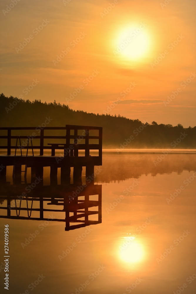 Obraz premium sunset on lake
