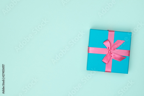 Gift box over colored backrgound with copy space © Iurii