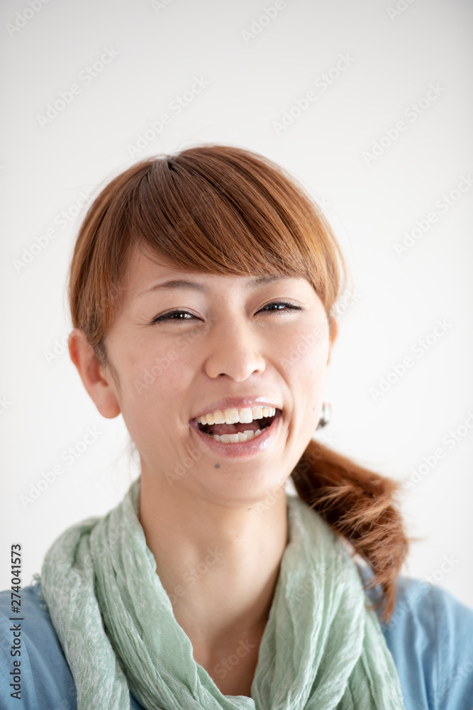 微笑む女性 微笑む女性
