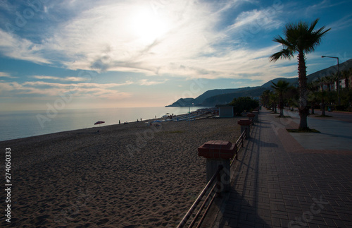  Beautiful view of the beach in Alanya, Turkey, during sunset.