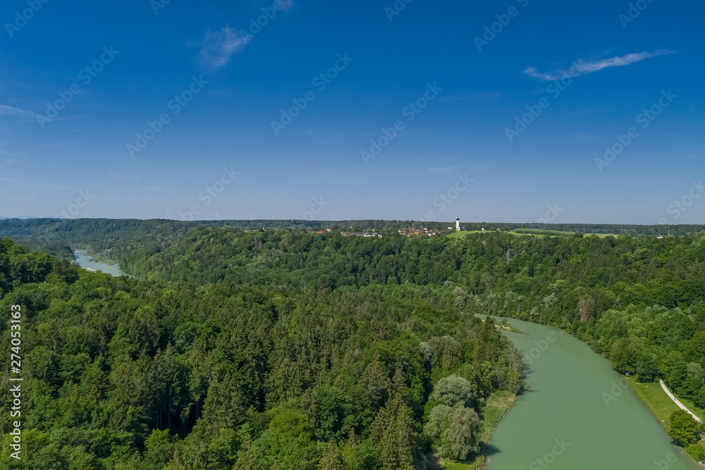 Obraz premium An aerial of the Isar river in the South of Munich.