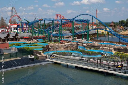 Fototapeta Naklejka Na Ścianę i Meble -  View on the amusement park
