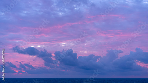 pink sky during the way in the sea.