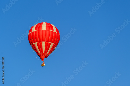 red balloon about the red aerostat