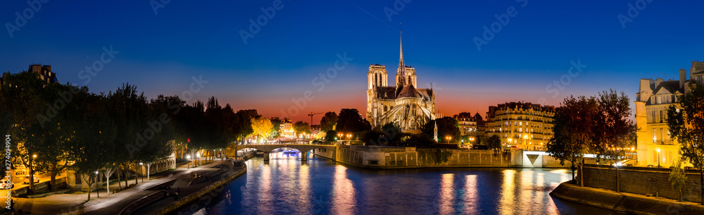 Panorama of The Cathedral of Notre Dame de Paris, France at sunset - obrazy, fototapety, plakaty 