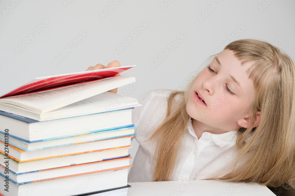 An excellent student looks for information in books. An excellent student looks for information in books.