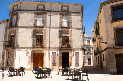 Fotografie Outdoor cafe on a hot afternoon on an empty street - a siesta in Ubeda, Andalusi