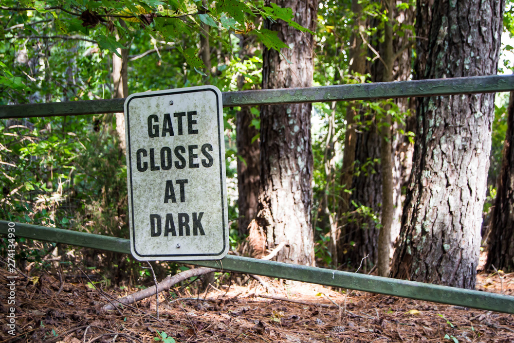 Fototapeta premium Sign notice on metal gate