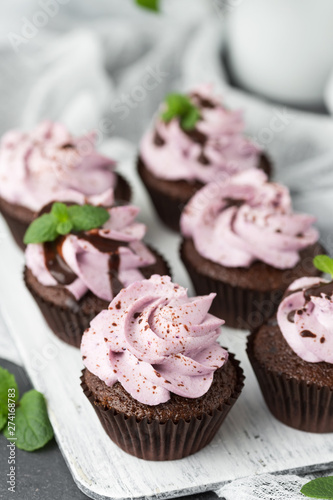 Chocolate cupcakes with cream cheese frosting