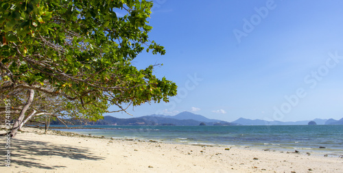 paysage mer sable montagne