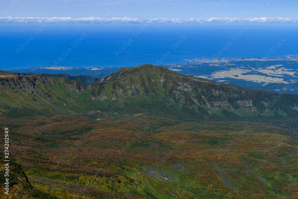 Fototapeta premium 鳥海山の紅葉